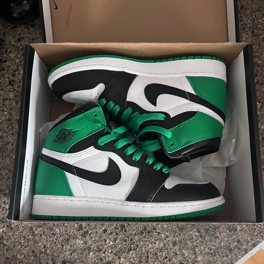 Youth Air Jordan 1 Retro High OG